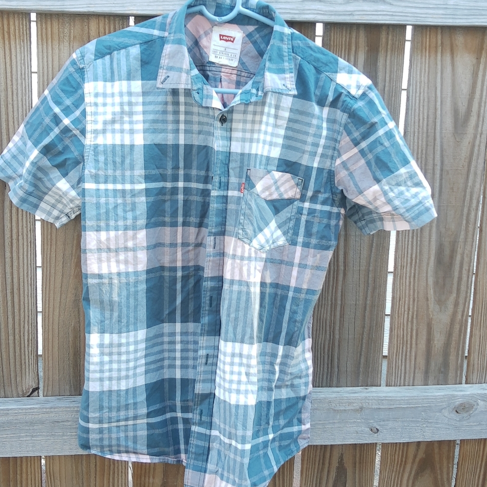 Levi's Youth/Men's Small 1 pocket short sleeve shirt